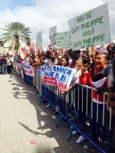 Manifestation d’haïtiens en solidarité à Guy Philippe devant le Federal Building à Miami 