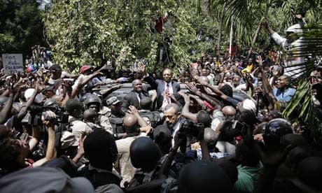 2011-03-18-ARISTIDE-ARRIVES-at-home-in-Tabarre-007.jpg