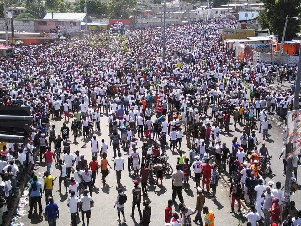 2019-10-13-Huge-demonstration-shot-from-above.jpg