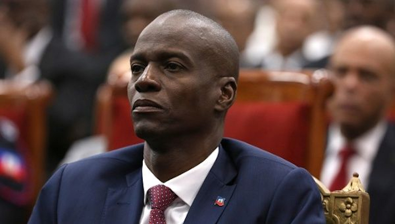 Jovenel-Moise-with-Martelly-out-of-focus-behind.jpg