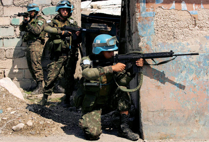 2007 02 09 Brazilian MINUSTAH troops on maneuvers in Cite Soleil