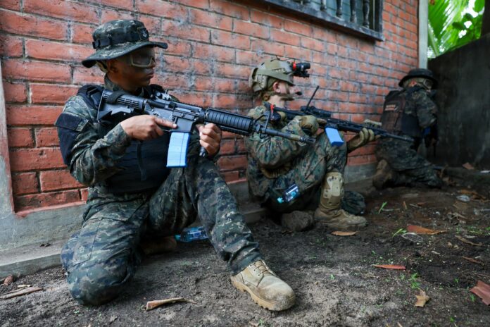 2026 04 26 US and Salvadoran marines in training exercise in La Union, El Salvador Photo Southcom